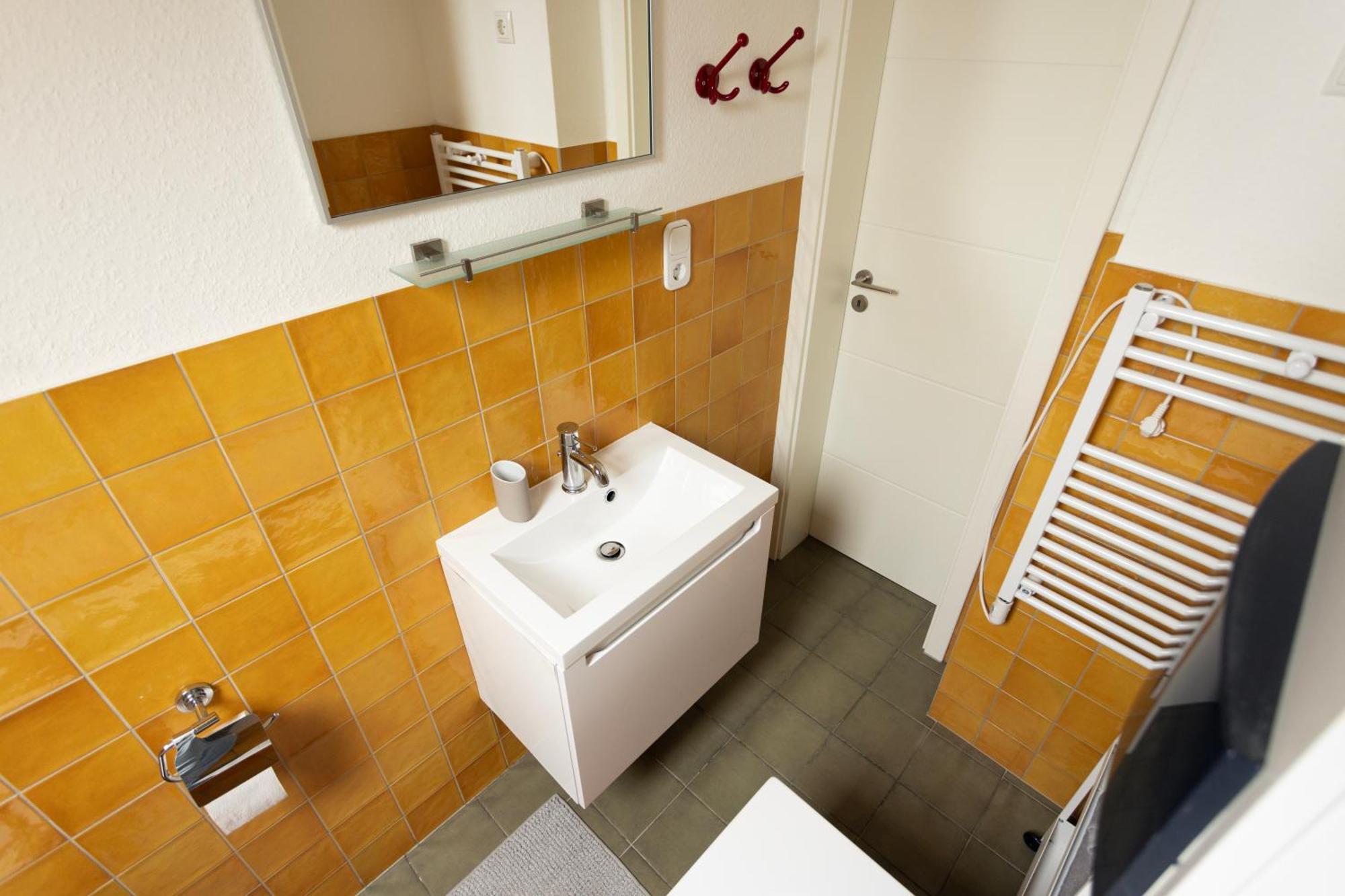 Big Flat With Fresh Renovation, Free Parking, Sonyps, Netflix Lägenhet Duisburg Exteriör bild