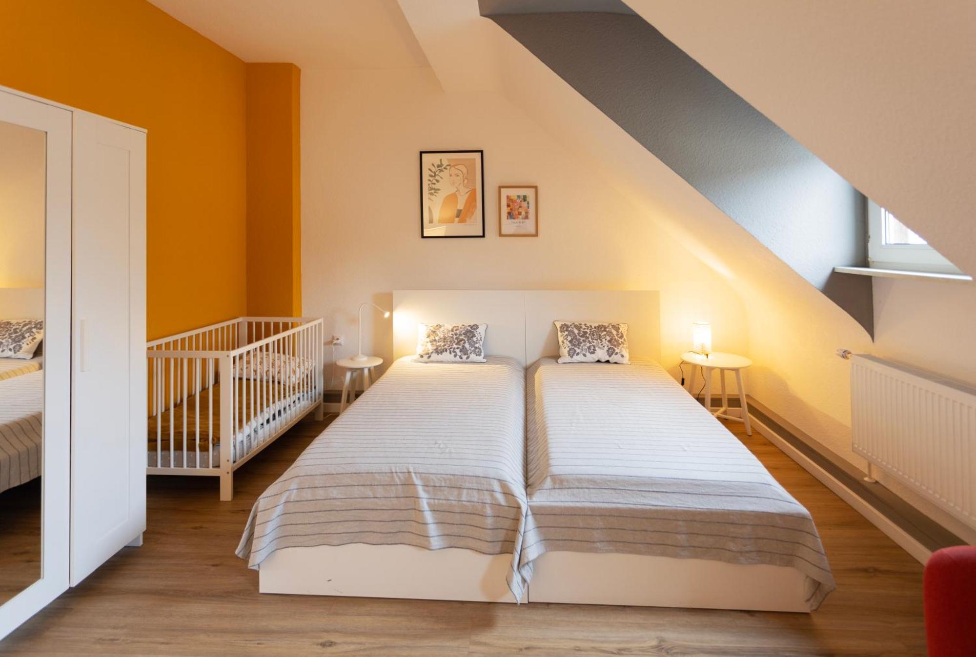 Big Flat With Fresh Renovation, Free Parking, Sonyps, Netflix Lägenhet Duisburg Exteriör bild
