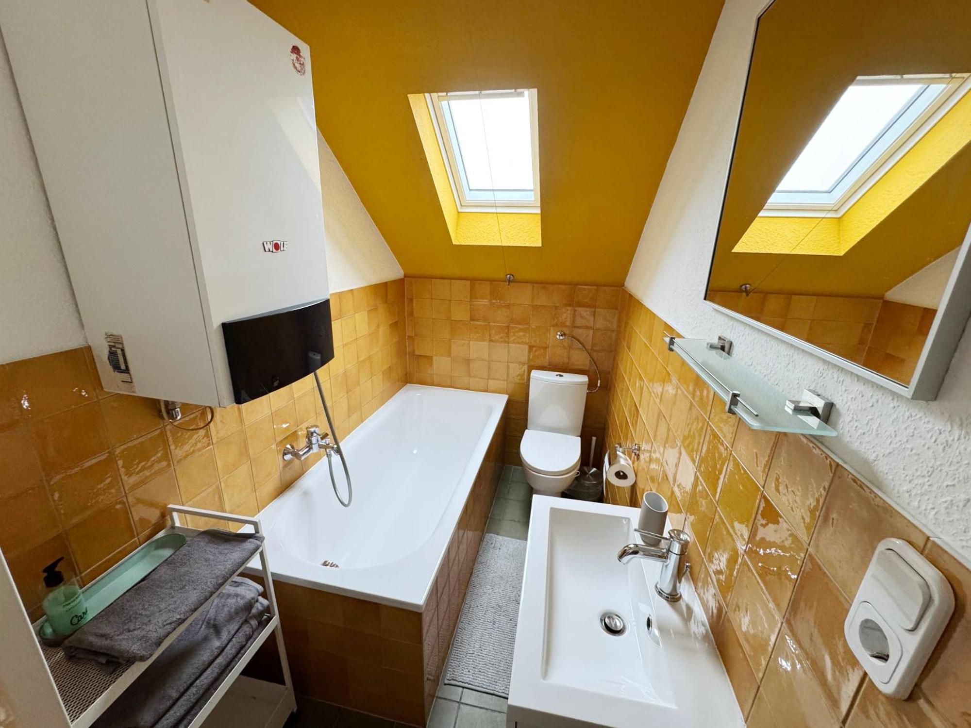 Big Flat With Fresh Renovation, Free Parking, Sonyps, Netflix Lägenhet Duisburg Exteriör bild