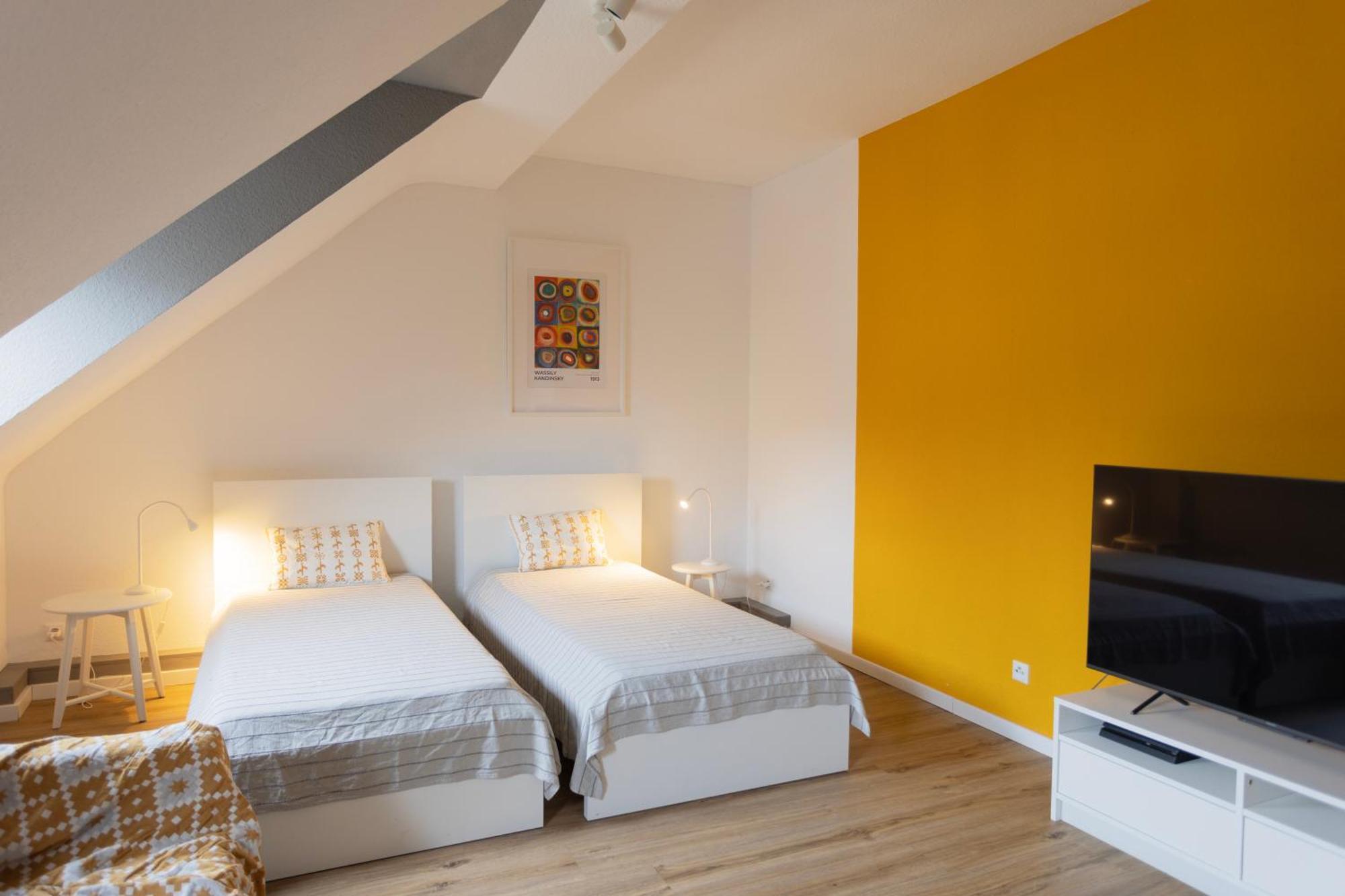 Big Flat With Fresh Renovation, Free Parking, Sonyps, Netflix Lägenhet Duisburg Exteriör bild